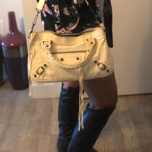 Balenciaga Handbags - REDUCED ⬇️⬇️⬇️ Authentic Balenciaga  Bag